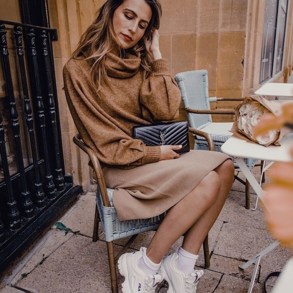 NWOT Aritzia Babaton Adichie Sweater - Picture 3 of 14